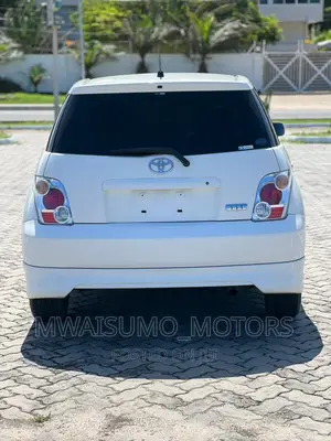 Toyota IST 2004 White