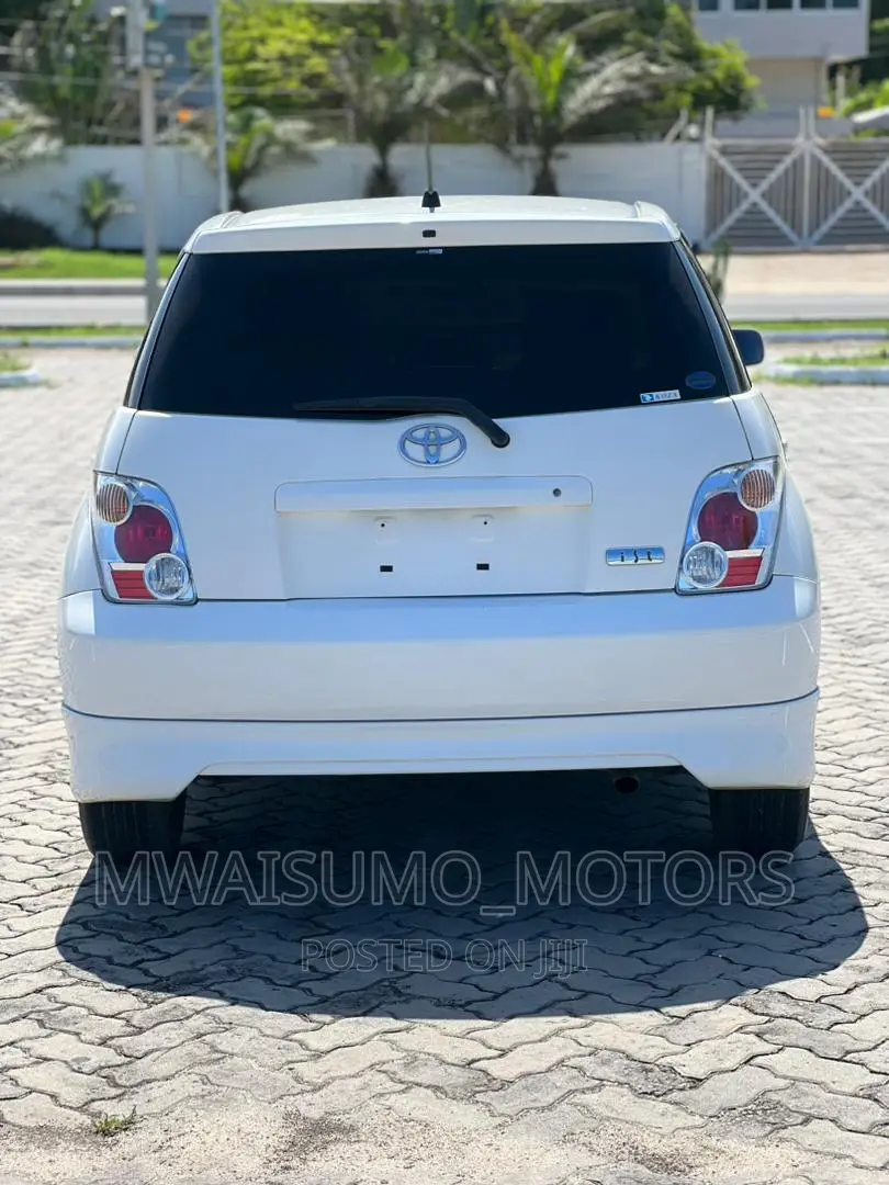 Toyota IST 2004 White