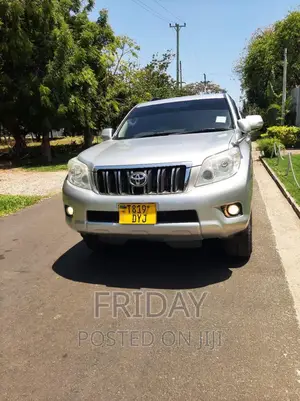 Toyota Land Cruiser Prado 2010 White