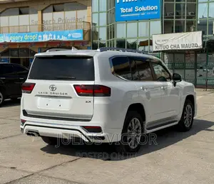 Toyota Land Cruiser 2022 White