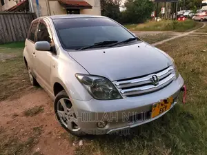 Toyota IST 2004 Silver