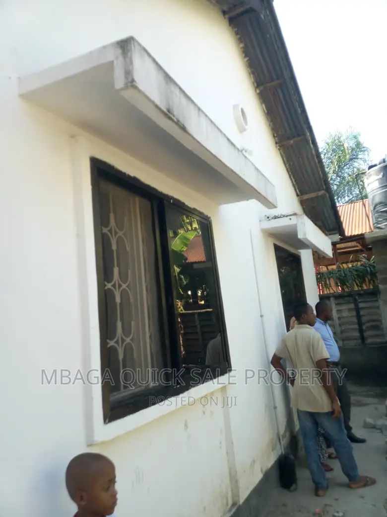 3bdrm House in Mikocheni for rent