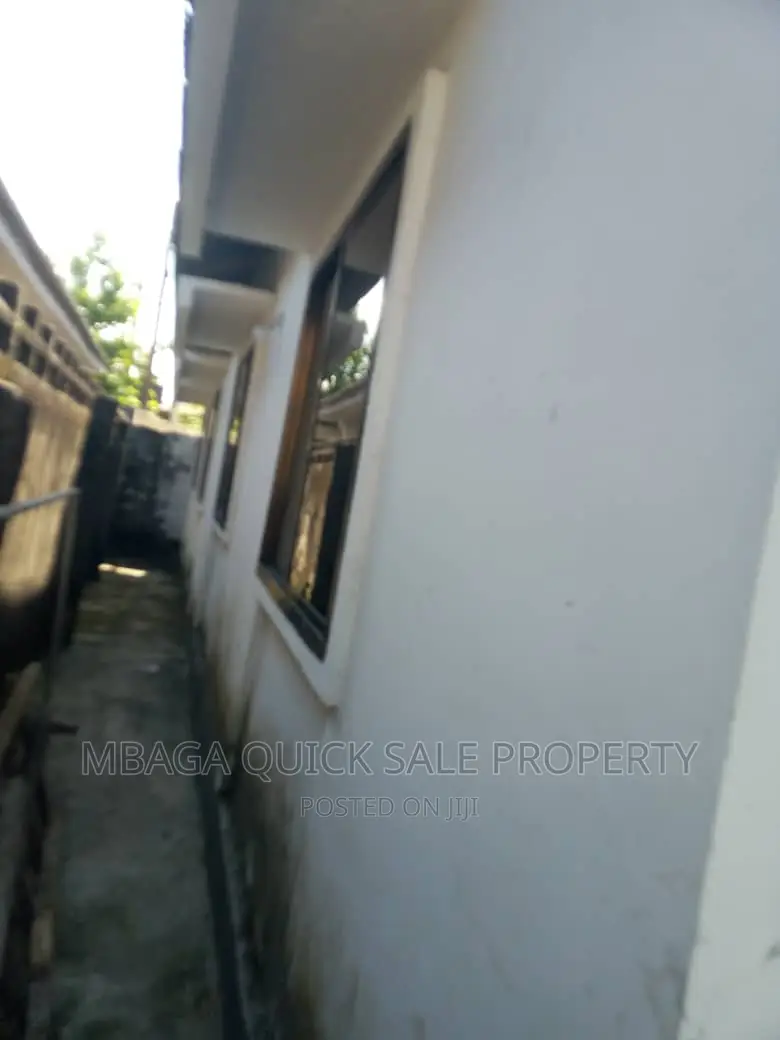 3bdrm House in Mikocheni for rent