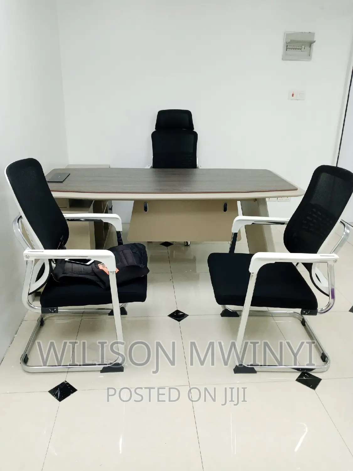 Executive Office Table and Chairs (3) Meza Na Viti