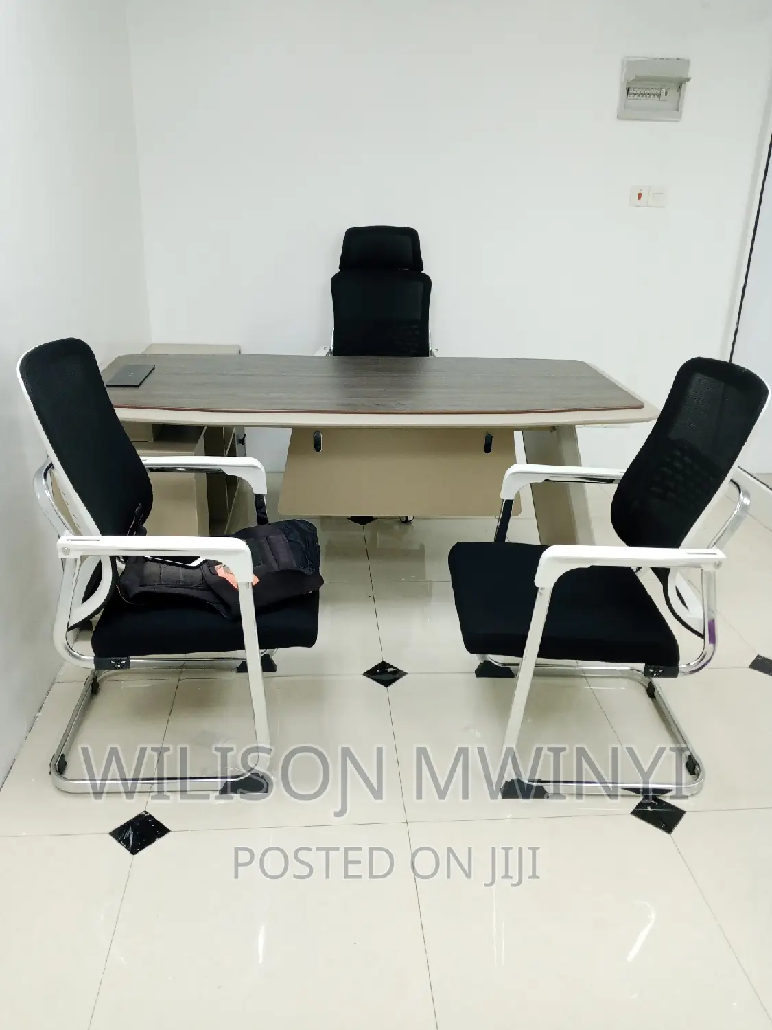 Executive Office Table and Chairs (3) Meza Na Viti