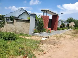 Plot Inauzwa Kipo Madale Mivumoni