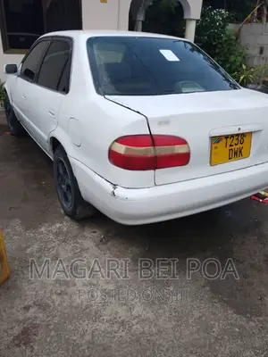 Toyota Corolla 2004 White