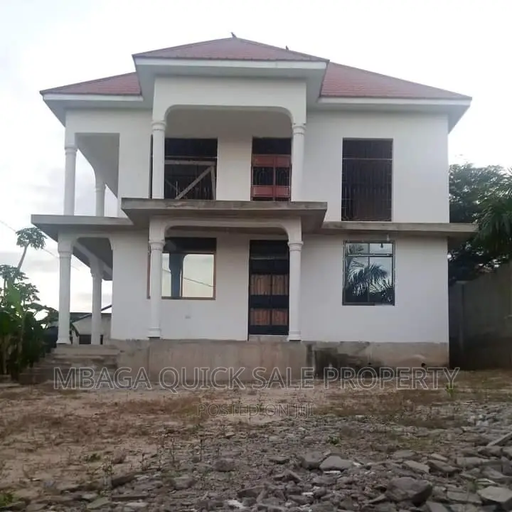 6bdrm Duplex in Goba for sale