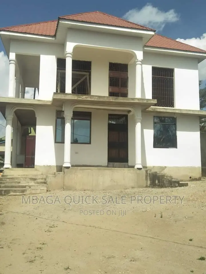 6bdrm Duplex in Goba for sale