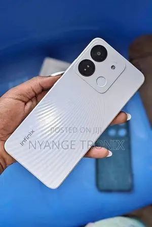 New Infinix Smart 7 HD 64 GB White