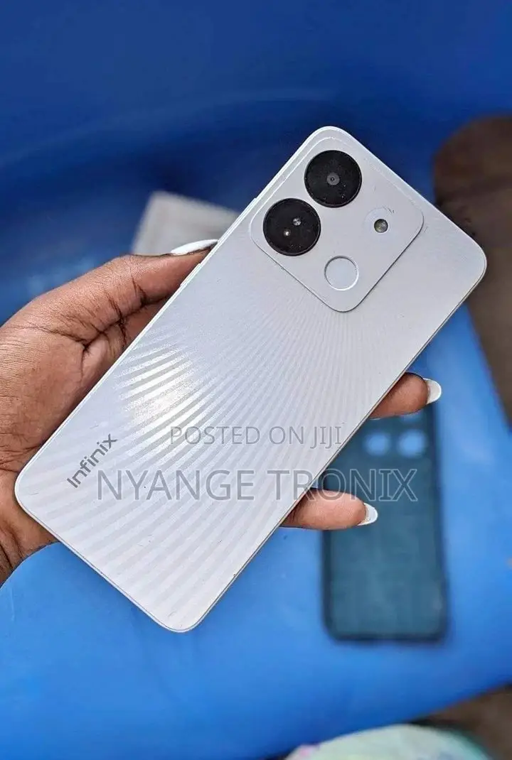 New Infinix Smart 7 HD 64 GB White