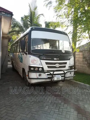Tata Starbus Ultra Skool 2004 White
