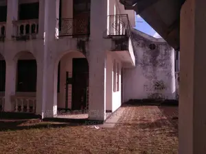 10bdrm House in Masaki for rent