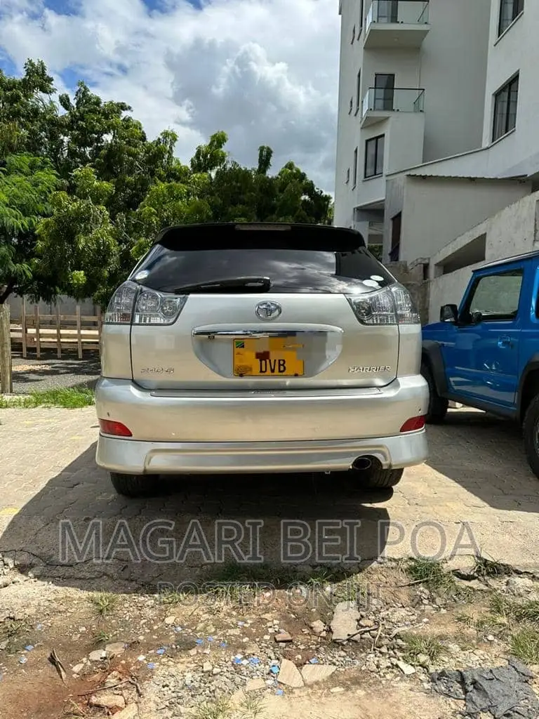 Toyota Harrier 2005 Silver