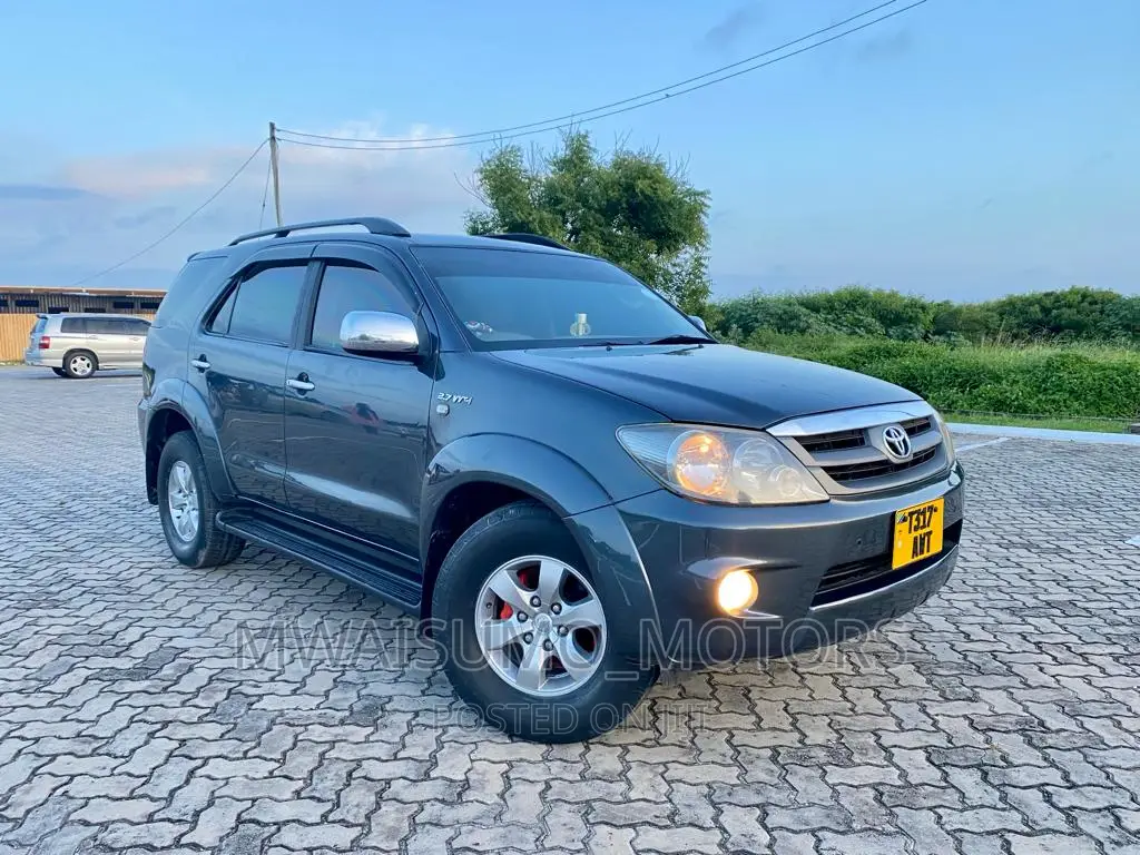 Toyota Fortuner 2007 Gray