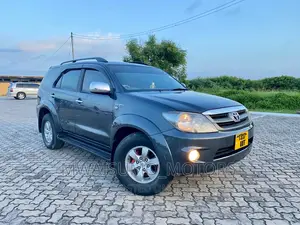 Toyota Fortuner 2007 Gray