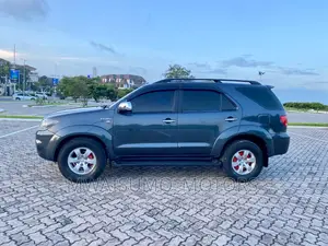 Toyota Fortuner 2007 Gray