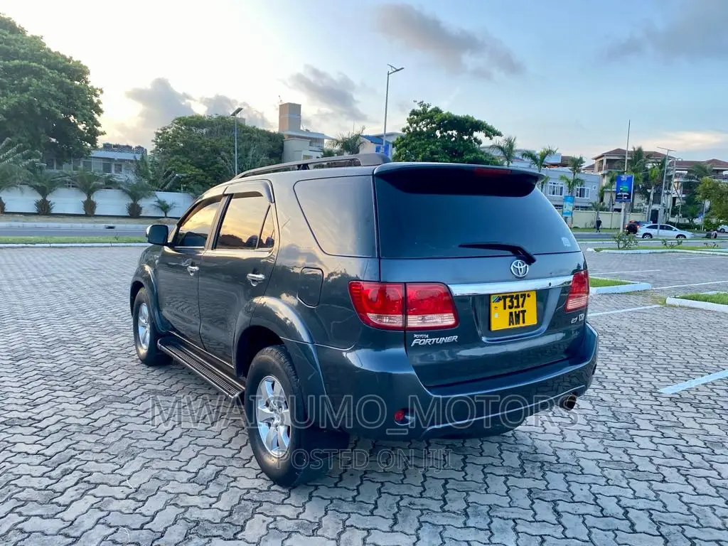 Toyota Fortuner 2007 Gray