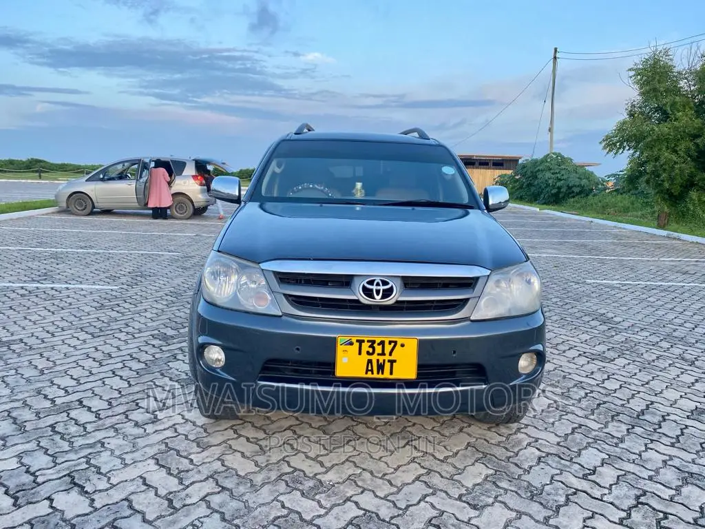 Toyota Fortuner 2007 Gray