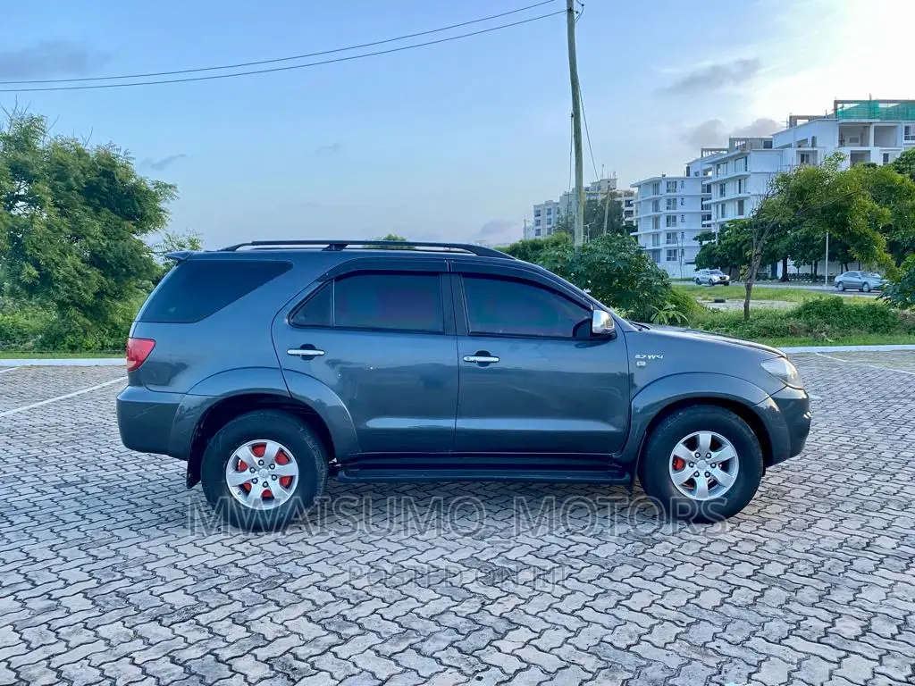 Toyota Fortuner 2007 Gray