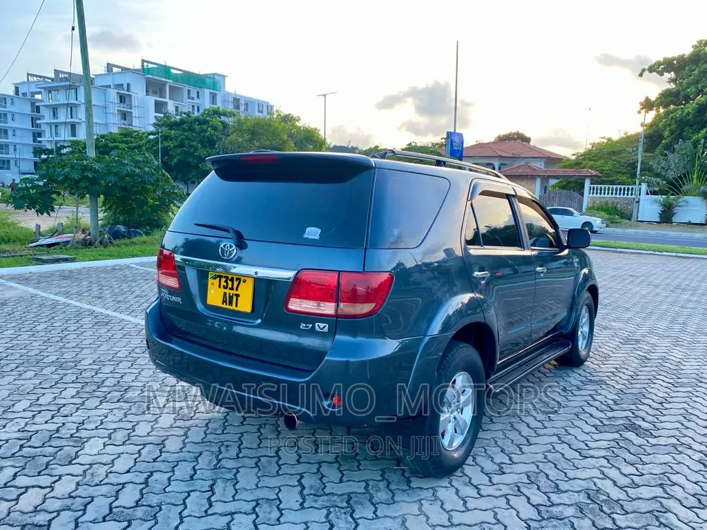 Toyota Fortuner 2007 Gray