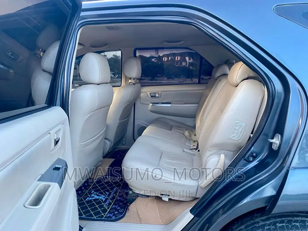 Toyota Fortuner 2007 Gray