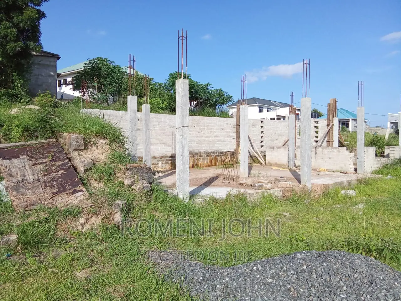 Eneo La Kibiashara Na Makazi Linauzwa Ml 300 Goba/ Mbezi.