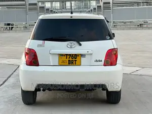 Toyota IST 2004 White