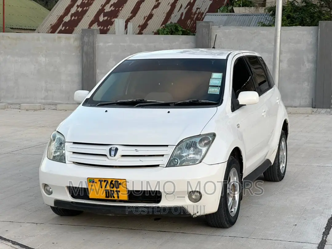 Toyota IST 2004 White