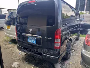 Toyota HiAce 2004 Black