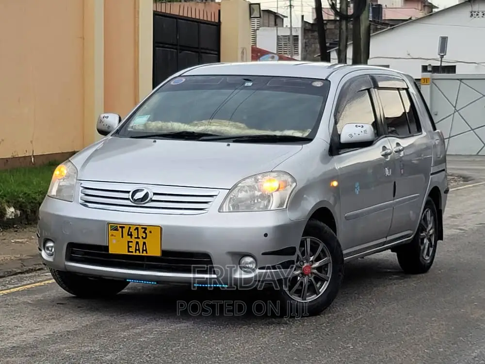 Toyota Raum 2005 Silver
