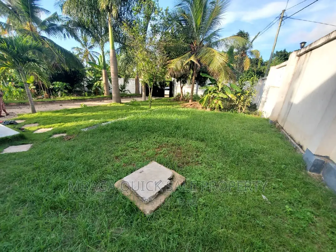 3bdrm House in Madale  Kwa  Kawawa, Kunduchi for sale