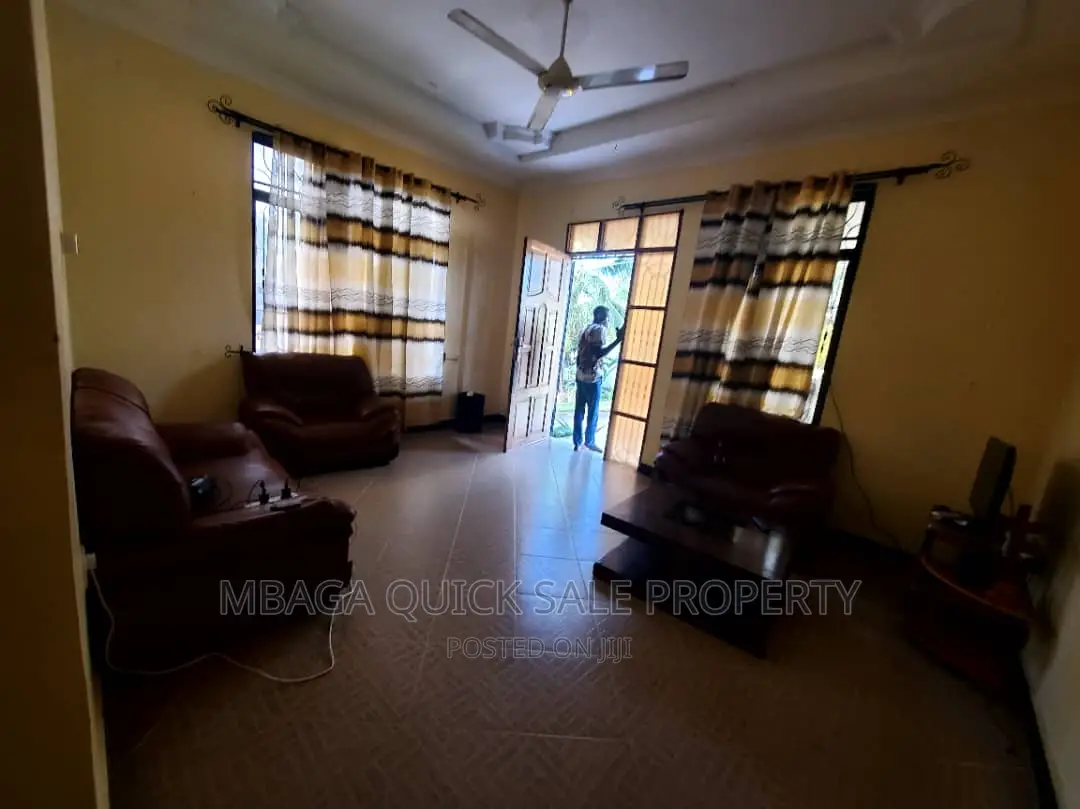 3bdrm House in Madale  Kwa  Kawawa, Kunduchi for sale