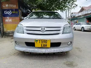 Toyota IST 2004 Silver