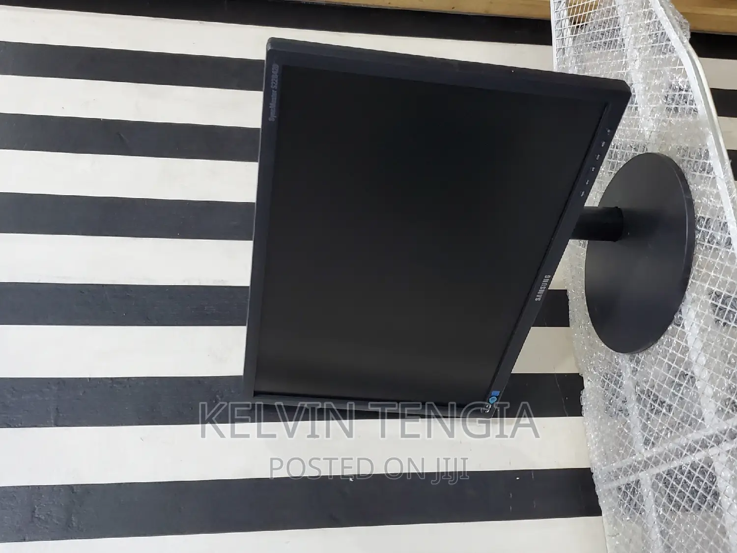 Monitor Samsung 
Inches 22