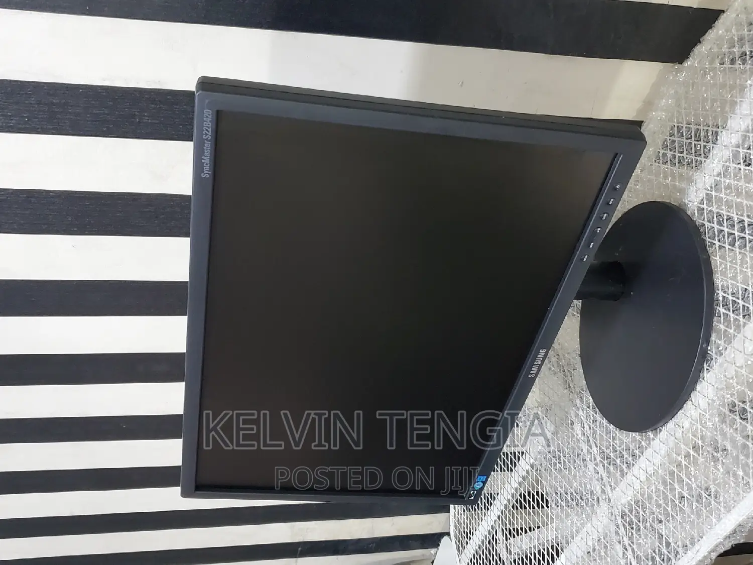 Monitor Samsung 
Inches 22