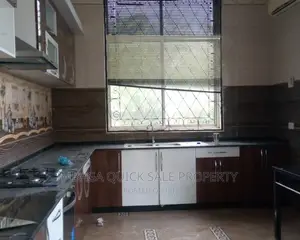 6bdrm House in Kinyerezi for sale