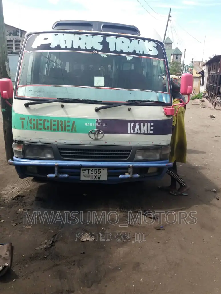 Toyota Coaster 2002 White