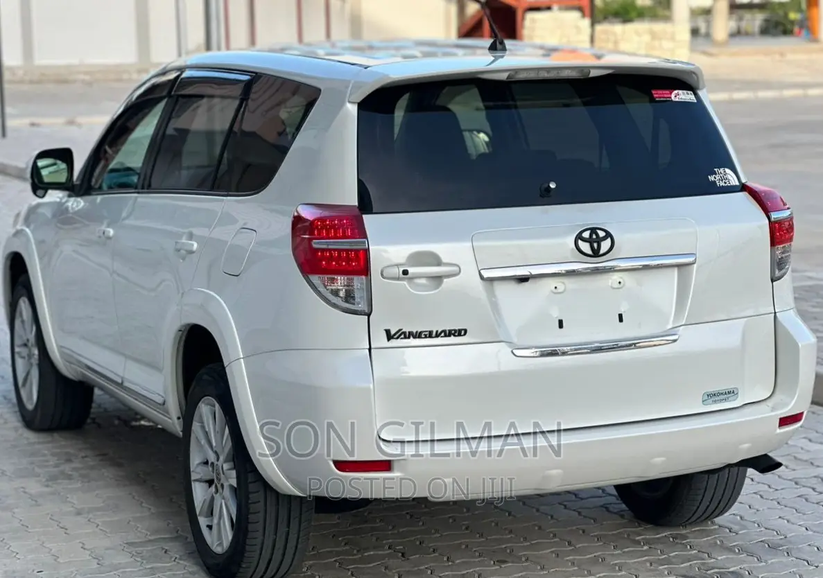 Toyota Vanguard 2011 Pearl