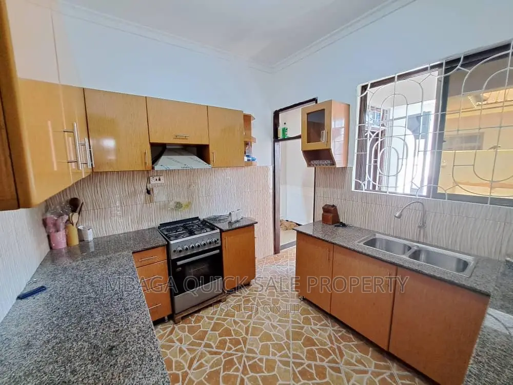 3bdrm House in Boko, Bunju for rent