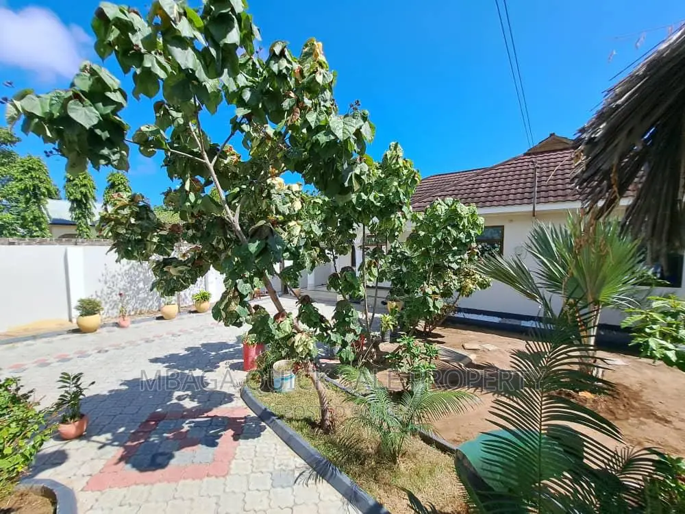 3bdrm House in Boko, Bunju for rent