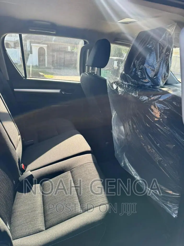 Toyota Hilux 2022 Black