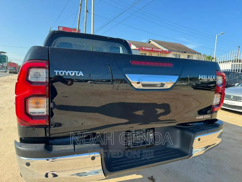 Toyota Hilux 2022 Black