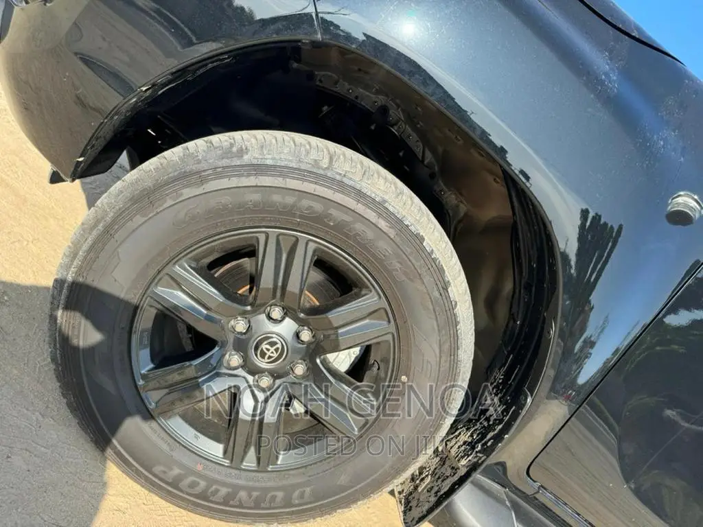 Toyota Hilux 2022 Black