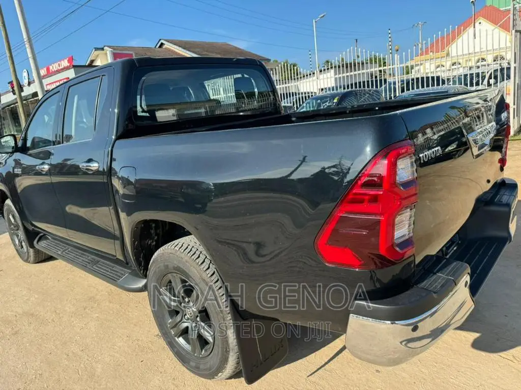 Toyota Hilux 2022 Black