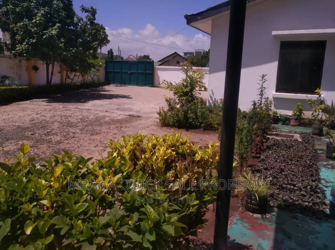 4bdrm Bungalow in Masaki Peninsula for rent