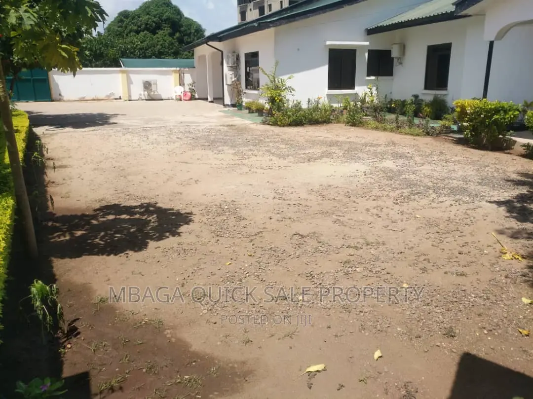 4bdrm Bungalow in Masaki Peninsula for rent