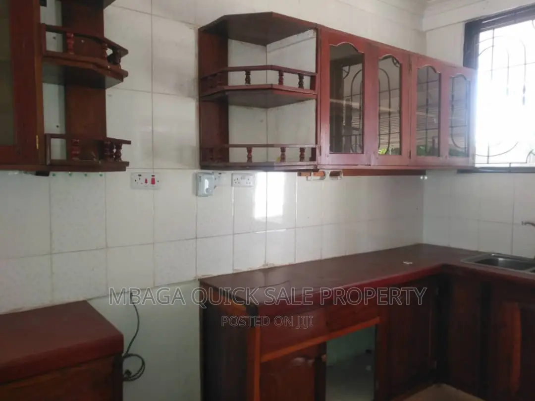 4bdrm Bungalow in Masaki Peninsula for rent
