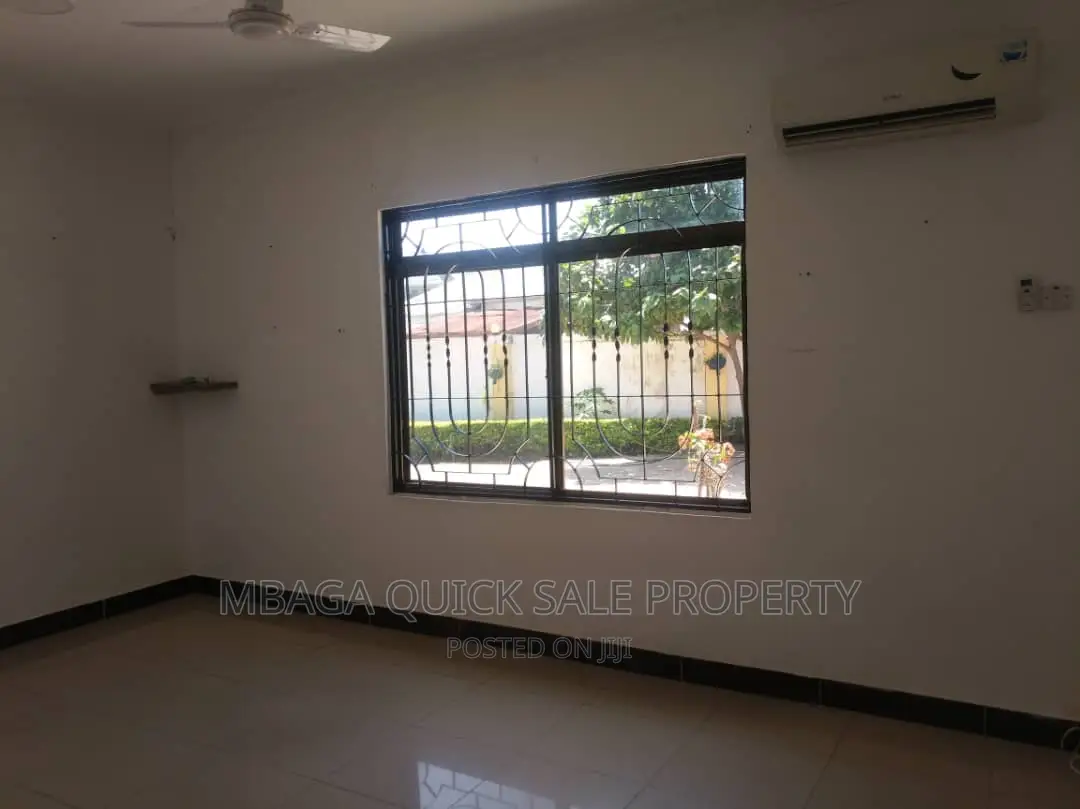 4bdrm Bungalow in Masaki Peninsula for rent