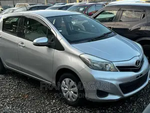 Toyota Vitz 2010 Silver